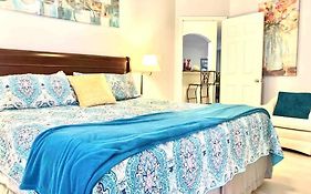 Modern Updates - Great Location - King Bed- Bmt